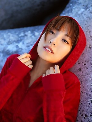 Stunning asian beauty allures with her perfect petite body